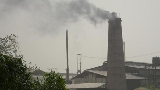 State pollution control boards have been directed to identify each brick kiln in NCR areas with GPS locations and verify whether they are running on zig-zag technology.(HT FILE)