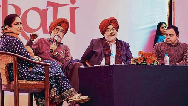 (From left) Moderator Ravee Pandher along with Atamjit Singh, Manmohan Singh and Jasbeer Mand during a session, ‘Watan De Wark’, at Chandigarh Literati 2017 at Lake Club on Sunday.(Sikander Singh/HT) (From left) Moderator Ravee Pandher along with Atamjit Singh, Manmohan Singh and Jasbeer Mand during a session, ‘Watan De Wark’, at Chandigarh Literati 2017 at Lake Club on Sunday.(Sikander Singh/HT)