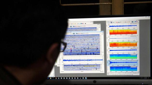 An officer watches seismic activity from Mount Agung volcano during a phreatic eruption --caused by the heating and expansion of groundwater-- observed from the Gunung Api Agung Observation Post in Rendang village on November 25, 2017. “The rays of fire are increasingly observed at night. This indicates the potential for a larger eruption is imminent” the National Board for Disaster Management said. (Antara Foto / Nyoman Budhiana / REUTERS) An officer watches seismic activity from Mount Agung volcano during a phreatic eruption --caused by the heating and expansion of groundwater-- observed from the Gunung Api Agung Observation Post in Rendang village on November 25, 2017. “The rays of fire are increasingly observed at night. This indicates the potential for a larger eruption is imminent” the National Board for Disaster Management said. (Antara Foto / Nyoman Budhiana / REUTERS)