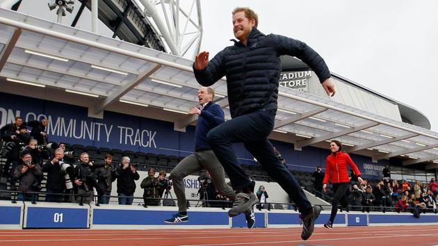 Britain's Catherine, Duchess of Cambridge (R), Britain's Prince William, Duke of Cambridge (L) and Britain's Prince Harry (C) take part in a relay race, during a training event to promote the charity Heads Together, at the Queen Elizabeth Olympic Park in London, on February 5, 2017. (Alastair Grant / AFP)