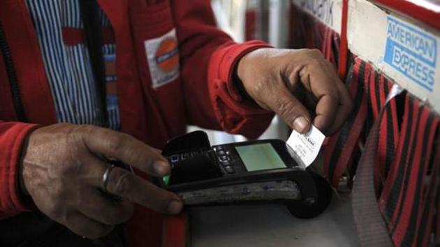 Vehicle owners use credit/debit card for payment of petrol after union government announced 0.75% discount on digital transactions over public petrol pumps, in Noida on December 13. (HT File Photo) Vehicle owners use credit/debit card for payment of petrol after union government announced 0.75% discount on digital transactions over public petrol pumps, in Noida on December 13. (HT File Photo)