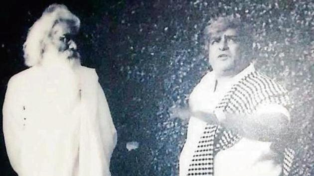 Painter-sculptor Sobha Singh and legendary actor Prithviraj Kapoor in an undated photo.