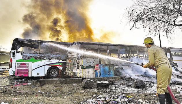 Delhi Fire Services douse a fire inside a parking lot near Police station at Timarpur in New Delhi on Tuesday.(Sanchit Khanna/HT PHOTO) Delhi Fire Services douse a fire inside a parking lot near Police station at Timarpur in New Delhi on Tuesday.(Sanchit Khanna/HT PHOTO)