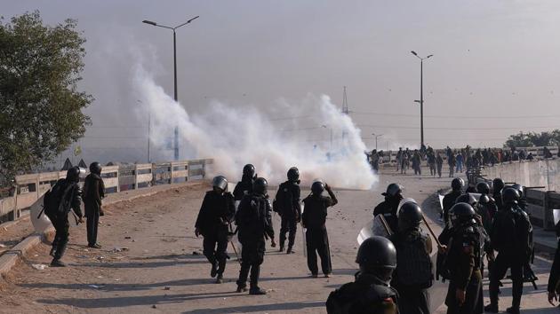 Pakistani cops, abducted by religious activists, found with torture ...