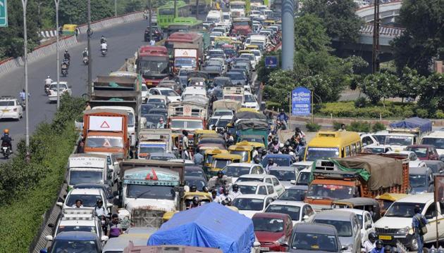 Traffic police say that if they had a say in granting approvals, then it would help reduce congestion to a large extent. (Sunil Ghosh /HT Photo) Traffic police say that if they had a say in granting approvals, then it would help reduce congestion to a large extent. (Sunil Ghosh /HT Photo)