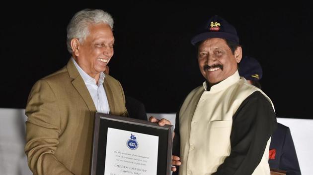 Mohinder Amarnath felicitates former delhi captain and Uttar Pradesh sports minister Chetan Chauhan. (PTI)