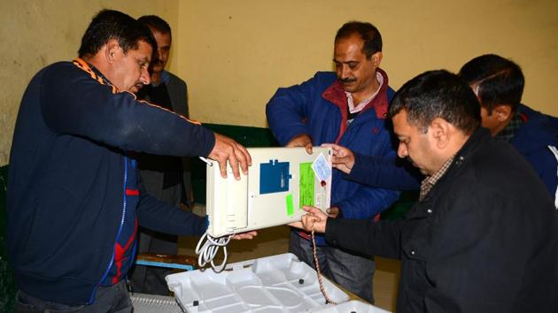Poling officers set the VVPAT EVM machines for voting in Shimla, Himachal Pradesh, on November 8.(HT File)