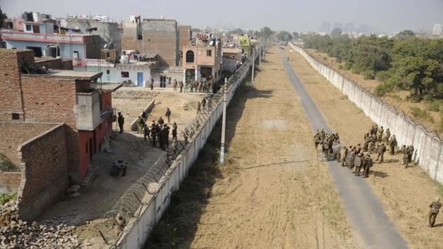 The order is likely to impact nearly 30,000 people who live in around 6,000 houses set up on small plots without proper infrastructure. (Parveen Kumar/HT File) The order is likely to impact nearly 30,000 people who live in around 6,000 houses set up on small plots without proper infrastructure. (Parveen Kumar/HT File)