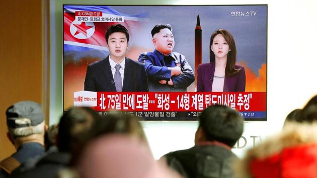 People watch a TV broadcasting a news report on North Korea firing what appeared to be an intercontinental ballistic missile (ICBM) that landed close to Japan, in Seoul, South Korea, November 29, 2017. (Reuters Photo)