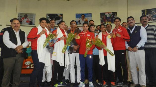 Haryana agriculture minister OP Dhankar welcoming boxers at the sports authority of India (SAI) boxing academy at Rohtak’s Rajiv Gandhi Sports Stadium.(HT Photo)