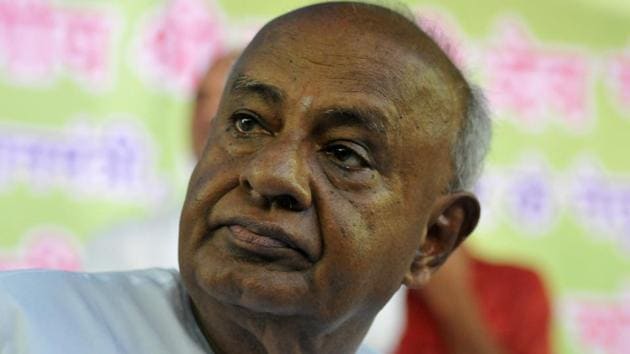 Former Prime Minister and Janata Dal Secular leader H D Deve Gowda claims the service will help his son HD Kumaraswamy reap political dividend. (HT Photo) Former Prime Minister and Janata Dal Secular leader H D Deve Gowda claims the service will help his son HD Kumaraswamy reap political dividend. (HT Photo)