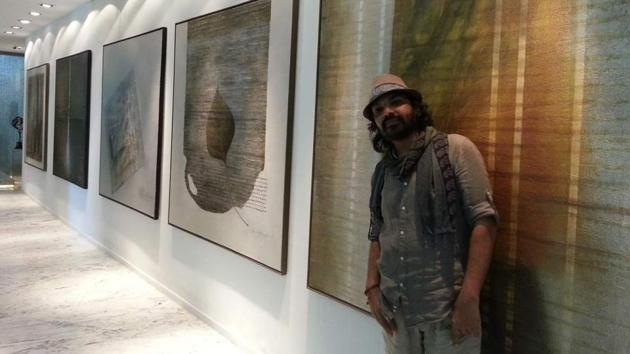 The Monalisa Kalagram is bringing art lovers of Pune a double visual treat- renowned artist Zen Vartan's exhibition of Zen paintings- work of a no mind. (HT PHOTO) The Monalisa Kalagram is bringing art lovers of Pune a double visual treat- renowned artist Zen Vartan's exhibition of Zen paintings- work of a no mind. (HT PHOTO)
