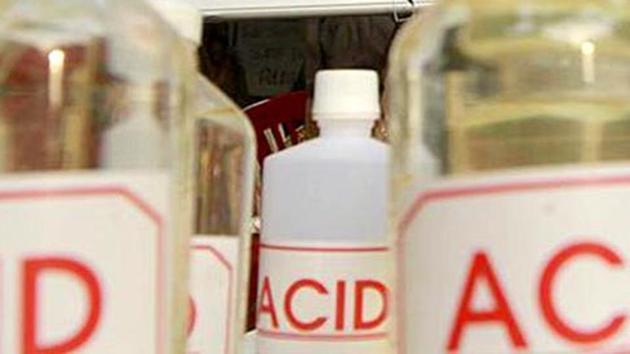 A woman in Telangana succumbs to burn injuries after an alleged spurned lover attacked her with acid. (HT Photo) A woman in Telangana succumbs to burn injuries after an alleged spurned lover attacked her with acid. (HT Photo)