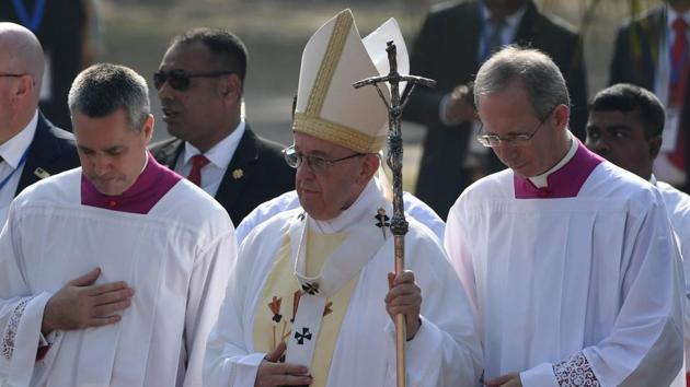 Pope Francis (C) arrives to lead mass for Bangladeshi Christians in Dhaka on December 1, 2017. (AFP) Pope Francis (C) arrives to lead mass for Bangladeshi Christians in Dhaka on December 1, 2017. (AFP)