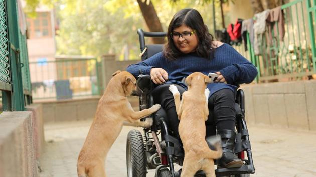 Tanya Kaushik plays with dogs near her house in Delhi. (Manoj Verma/HT Photo)