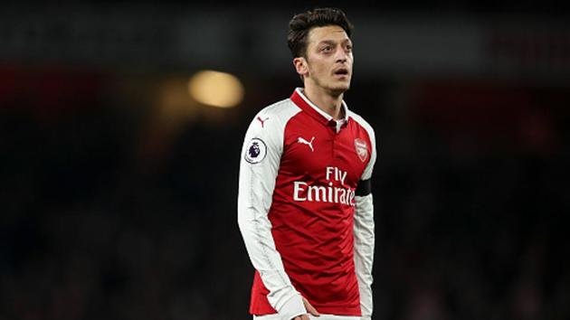 Arsenal: Treat Henrikh Mkhitaryan like Mesut Ozil's equal