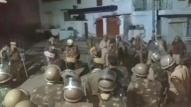 Police deployment in Soorsagar area of Jodhpur after two groups clashed leading to tension in the area on Friday night.(HT Photo) Police deployment in Soorsagar area of Jodhpur after two groups clashed leading to tension in the area on Friday night.(HT Photo)