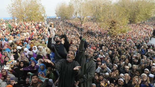 Kashmiri Muslims pray as the head priest (not pictured) displays a holy relic attributed to prophet Muhammed on Eid-e-Milad-u-Nabi, at the Hazratbal Shrine in Srinagar, Jammu and Kashmir on December 01, 2017. Thousands gathered to view the relic believed to be a hair from the beard of Prophet Muhammed, and offer special prayers on the occasion. (Waseem Andrabi / HT Photo)