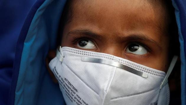 If the level of PM10 and PM2.5 hits the 500 and 300 mark, respectively, and stays there for at least two days, emergency measures such as road rationing, shutting down of schools and ban on construction activities would be introduced. (REUTERS) If the level of PM10 and PM2.5 hits the 500 and 300 mark, respectively, and stays there for at least two days, emergency measures such as road rationing, shutting down of schools and ban on construction activities would be introduced. (REUTERS)