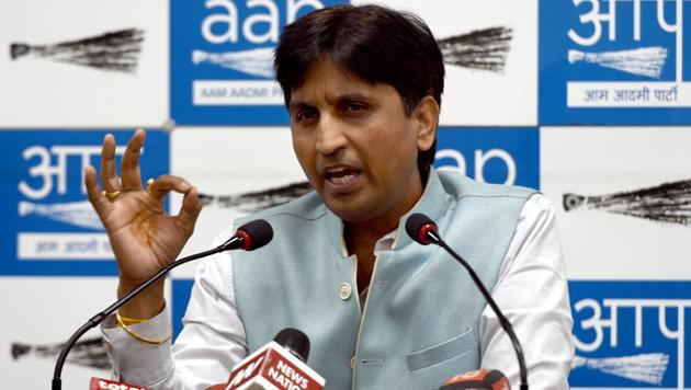 Aam Aadmi Party leader Kumar Vishwas addressing a press conference at AAP office in New Delhi today.(Sushil Kumar/HT PHOTO)