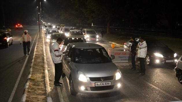 Traffic police checking drunk driving on the road separating Sectors 23 and 24 in Chandigarh on Saturday. (Ravi Kumar/HT) Traffic police checking drunk driving on the road separating Sectors 23 and 24 in Chandigarh on Saturday. (Ravi Kumar/HT)