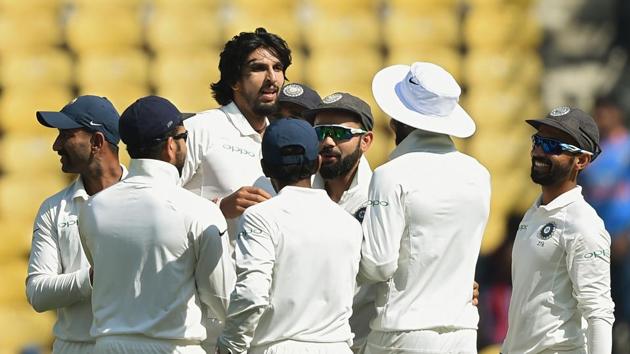 Ishant Sharma celebrates after dismissing a Sri Lankan batsman on Day 2 of the India vs Sri Lanka third Test at the Feroz Shah Kotla in New Delhi on Sunday. Get highlights of India vs Sri Lanka, third Test, Day 2 here(AFP)