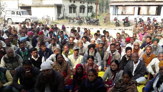 Farmers and employees of the Sitarganj Sugar mill on Sunday protesting against the Trivendra Singh Rawat cabinet decision to run the mill on a public private partnership model. (HT Photo.) Farmers and employees of the Sitarganj Sugar mill on Sunday protesting against the Trivendra Singh Rawat cabinet decision to run the mill on a public private partnership model. (HT Photo.)