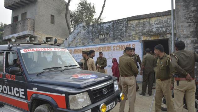 Angry villagers in Nahali, Ghaziabad, attacked a team of NIA and police officials when they arrived on Sunday morning to arrest suspect Malook. (Sakib Ali/HT Photo) Angry villagers in Nahali, Ghaziabad, attacked a team of NIA and police officials when they arrived on Sunday morning to arrest suspect Malook. (Sakib Ali/HT Photo)