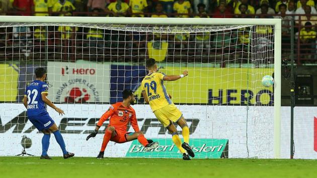 Mark Sifneos of Kerala Blasters FC scores the opening goal vs Mumbai City FC.  (ISL / SPORTZPICS) 