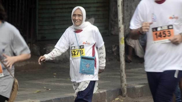 An old lady takes part in the 32nd Pune International Marathon.Among Indians, national player Sampanda Buchade clocked a timing of 1:23.40s to finish first. She is a final year BA student of St Mira’s College, Pune. (Ravindra Joshi/HT PHOTO)