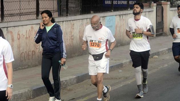 Like every year, the organisers failed to fulfil the basic requirement of the event. Foreign athletes complained about bad roads and poor traffic management after Balewadi. (Ravindra Joshi/HT PHOTO)