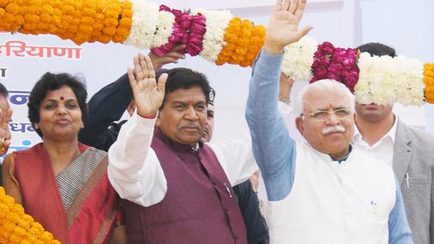 (From left) Kalka MLA Latika Sharma, Panchkula MLA Gian Chand Gupta and Haryana CM Manohar Lal Khattar during a function at the mini secretariat in Panchkula on Saturday. (Sant Arora/HT) (From left) Kalka MLA Latika Sharma, Panchkula MLA Gian Chand Gupta and Haryana CM Manohar Lal Khattar during a function at the mini secretariat in Panchkula on Saturday. (Sant Arora/HT)