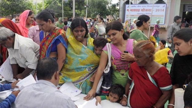 People queue up at Bhamashah Yojna camp in Rajasthan’s Jaipur. (HT File Photo.) People queue up at Bhamashah Yojna camp in Rajasthan’s Jaipur. (HT File Photo.)