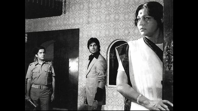 His onscreen avatar in Deewar will keep reminding us of the fine line that divides the right and the wrong. On one hand, he looked soft, charming and defenceless, and on the other, he took a firm stand and represented justice.  (HT Photo) 