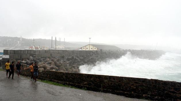 Cyclone Ockhi Effect Maharashtra Coastline Braces For Unseasonal Rain Hindustan Times