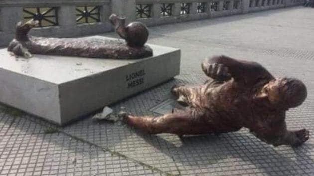 Lionel Messi’s statue in Buenos Aires was vandalised on Monday. (Twitter) Lionel Messi’s statue in Buenos Aires was vandalised on Monday. (Twitter)