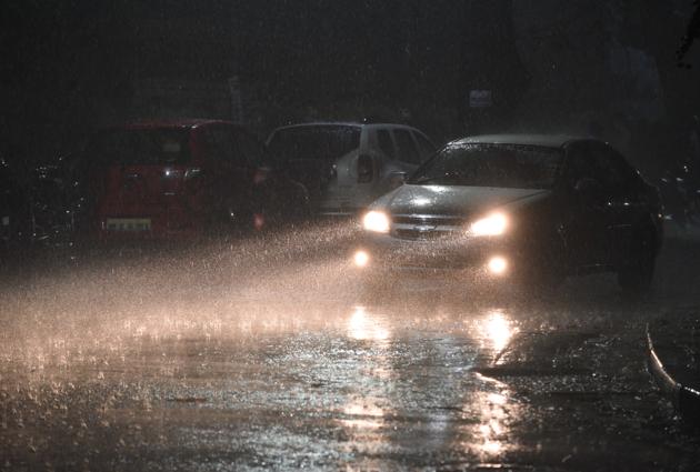 Due to the Ockhi cyclonic storm, rain is expected in some areas of the city between December 4 and December 6. (Pratham Gokhale/HT Photo) Due to the Ockhi cyclonic storm, rain is expected in some areas of the city between December 4 and December 6. (Pratham Gokhale/HT Photo)