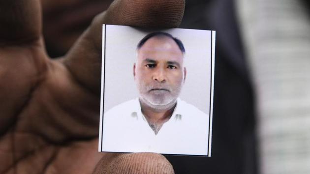 The deceased man Shri Niwas supplied polythene carry bags to vendors in Noida markets.(Sunil Ghosh/HT Photo) The deceased man Shri Niwas supplied polythene carry bags to vendors in Noida markets.(Sunil Ghosh/HT Photo)