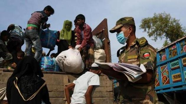 Newly arrived Rohingya refugees climb on a truck to get registered after crossing the Bangladesh-Myanmar border at a relief centre in the Teknaf area, Bangladesh, November 23, 2017.(Reuters File Photo)