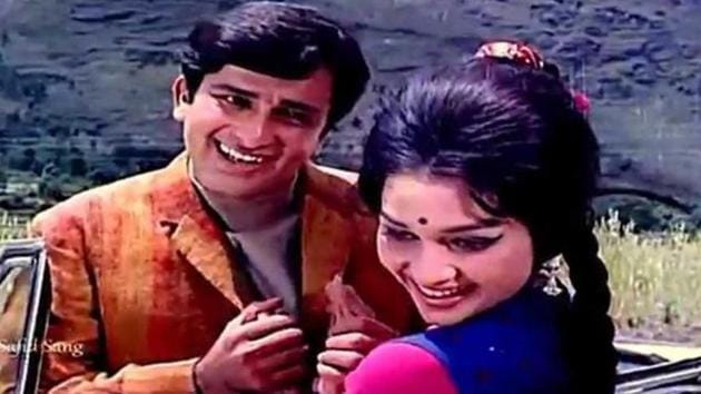 Shashi Kapoor with Asha Parekh in the film Kanyadaan. (Screengrab) Shashi Kapoor with Asha Parekh in the film Kanyadaan. (Screengrab)