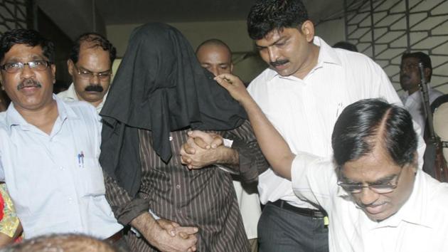 Tahir Merchant, (centre), one of the 1993 Mumbai bomb blasts case accused.(HT File Photo)