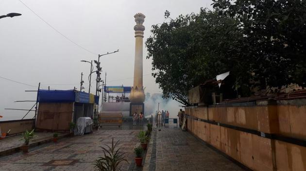 People were not allowed near Chaityabhoomi in Dadar, which is right next to the sea.