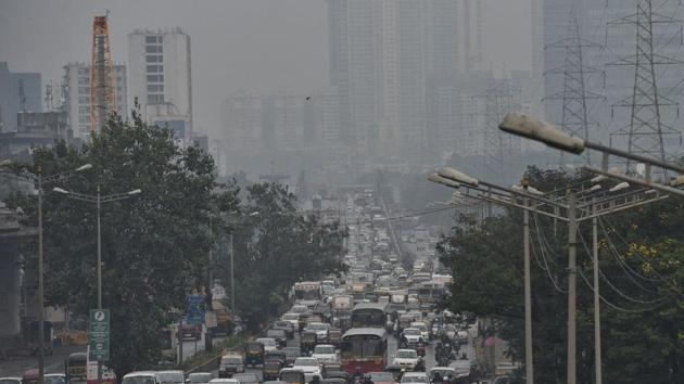 Heavy traffic on the Western Express Highway in Mumbai because of rain on Tuesday morning. (Satyabrata Tripathy /HT)