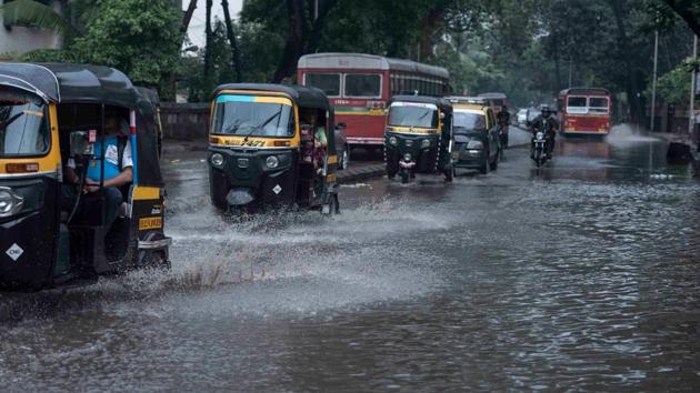 Water-logging on the streets of Versova, Andheri. (Satish Bate/HT)