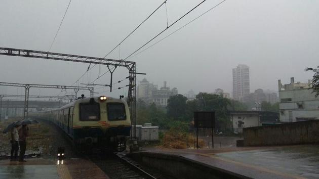 Despite incessant rain, trains on both the central and harbour lines are running. Here, a train pulls into Vashi station. (Bachchan Kumar)