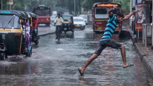 There was some water-logging on streets in low-lying localities in Andheri. (Satish Bate/HT)