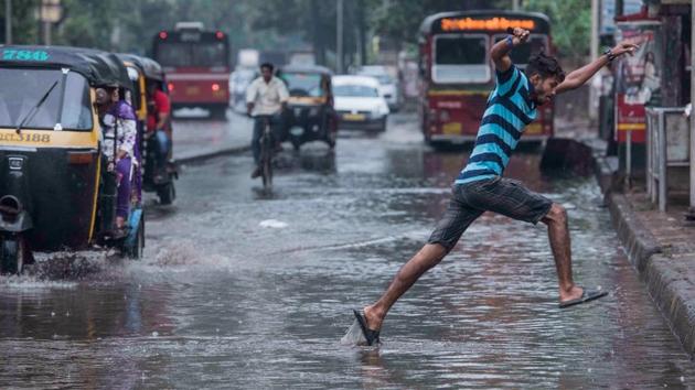 A view of a waterlogged street in Andheri. The city recorded its highest 24-hour December rain in a decade after unseasonal showers lashed Mumbai on Monday, as a result of Ockhi’s presence in the Arabian Sea. (Satish Bate / HT Photo) A view of a waterlogged street in Andheri. The city recorded its highest 24-hour December rain in a decade after unseasonal showers lashed Mumbai on Monday, as a result of Ockhi’s presence in the Arabian Sea. (Satish Bate / HT Photo)