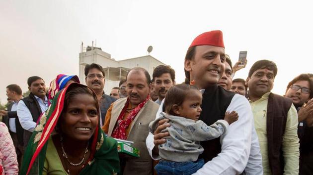 Samajwadi Party president Akhilesh Yadan with one-year-old Khajanchi and his family in Saifai on Sunday. (Akhilesh Yadav /Twitter) Samajwadi Party president Akhilesh Yadan with one-year-old Khajanchi and his family in Saifai on Sunday. (Akhilesh Yadav /Twitter)
