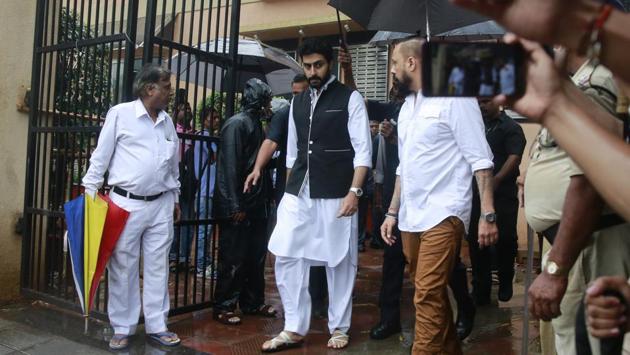 Abhishek Bachchan (C), leaves after attending the funeral of actor Shashi Kapoor in Mumbai. The actor-producer’s body was taken to the crematorium from his Juhu home in an ambulance at 11.45 am. (Rafiq Maqbool / AP) 