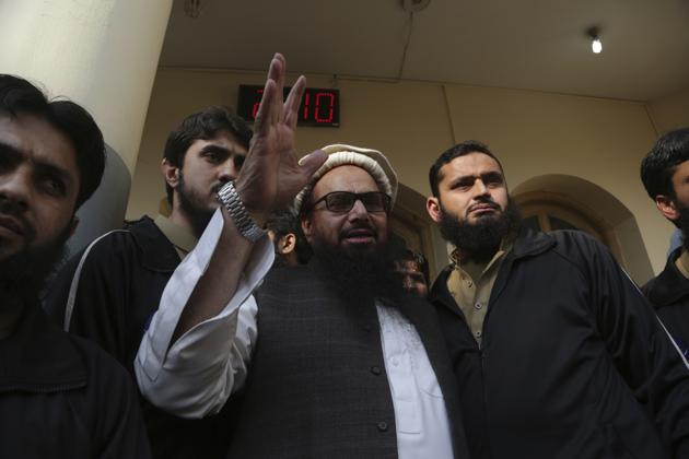 Hafiz Saeed waves to his supporters at a mosque in Lahore on November 24, 2017.(AP)